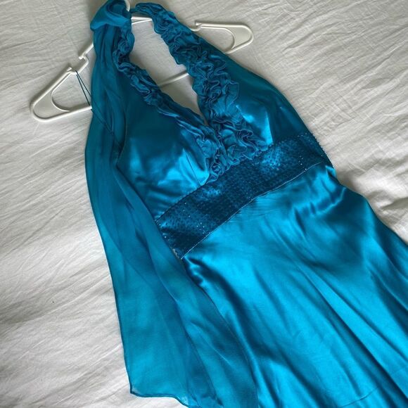Cache beautiful dress! - Picture 1 of 10